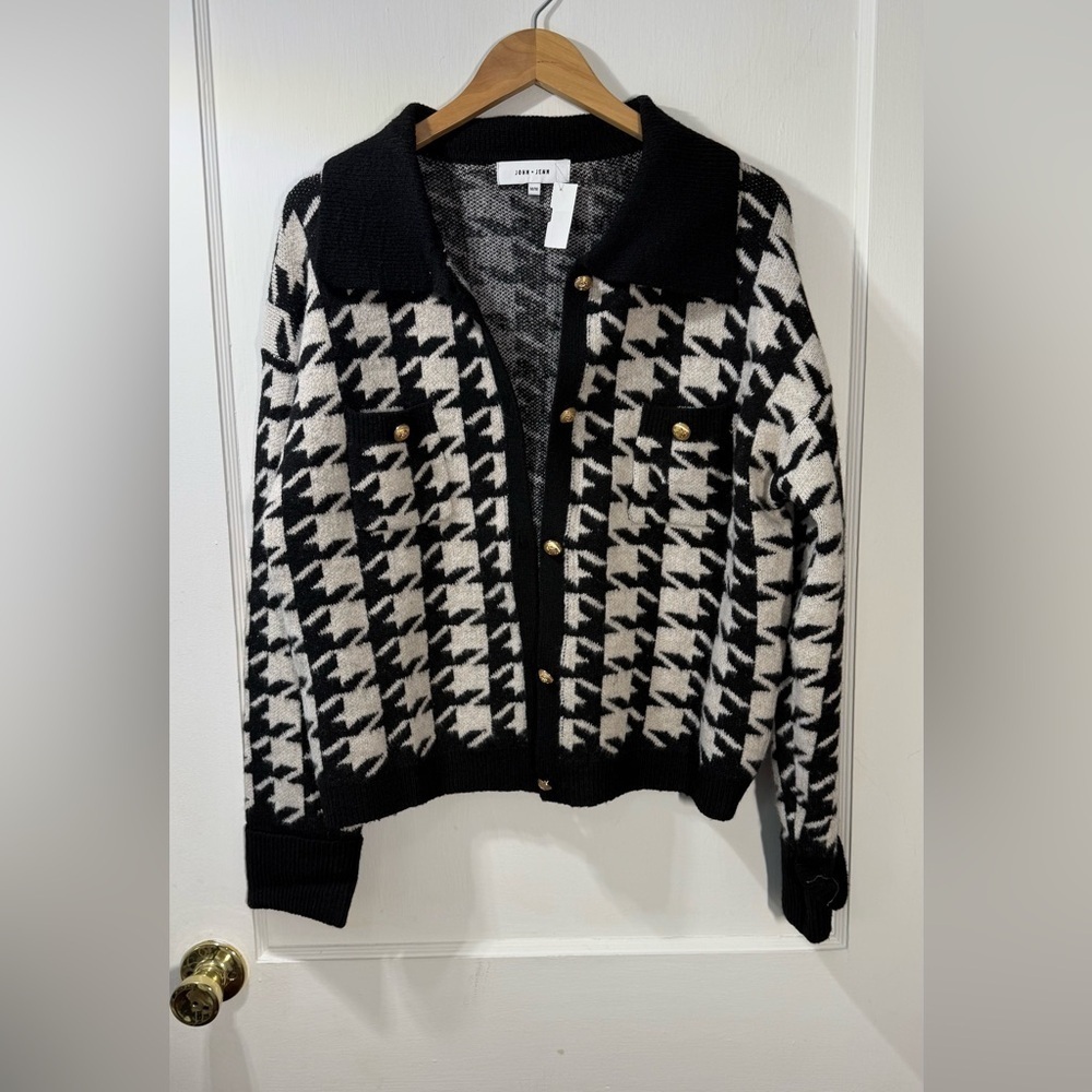 NWT The Edward in Oxford Evening
John and Jenn Cardigan Size M - Picture 2 of 5
